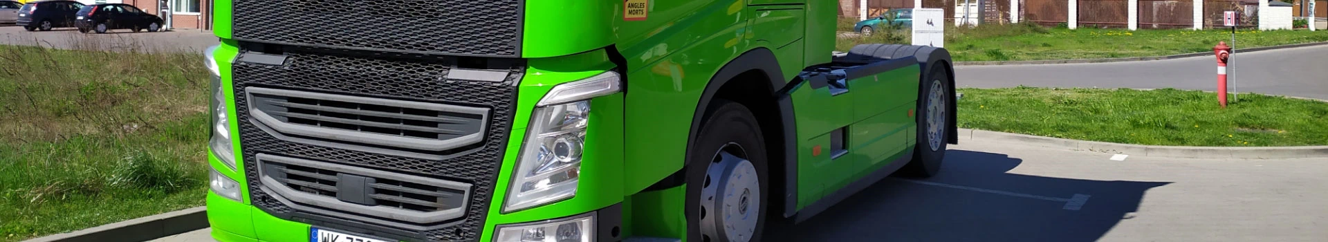 Zielony pojazd ciężarowy